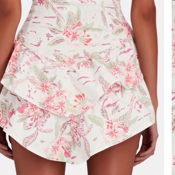 The ruffle mini skirt - Picture 2 of 4